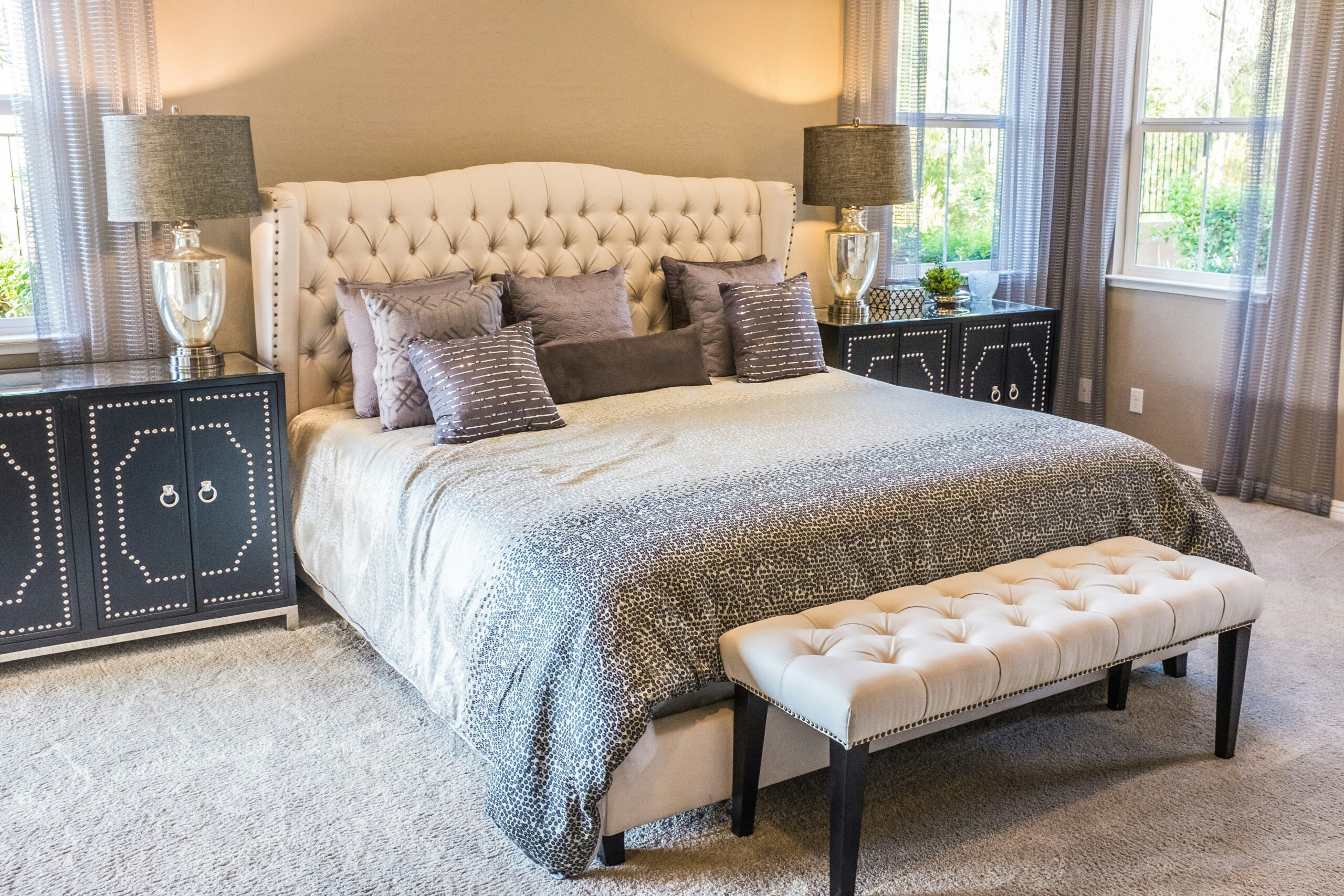 Modern cozy living room with layered lighting and neutral décor